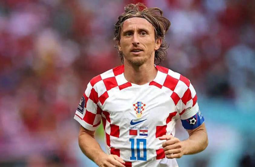 40岁老将莫德里奇带领AC米兰登顶意甲，创造历史